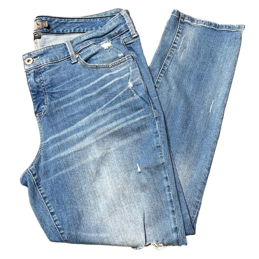 Torrid Distressed Boyfriend Straight Blue Light Wash Jeans Size 18R